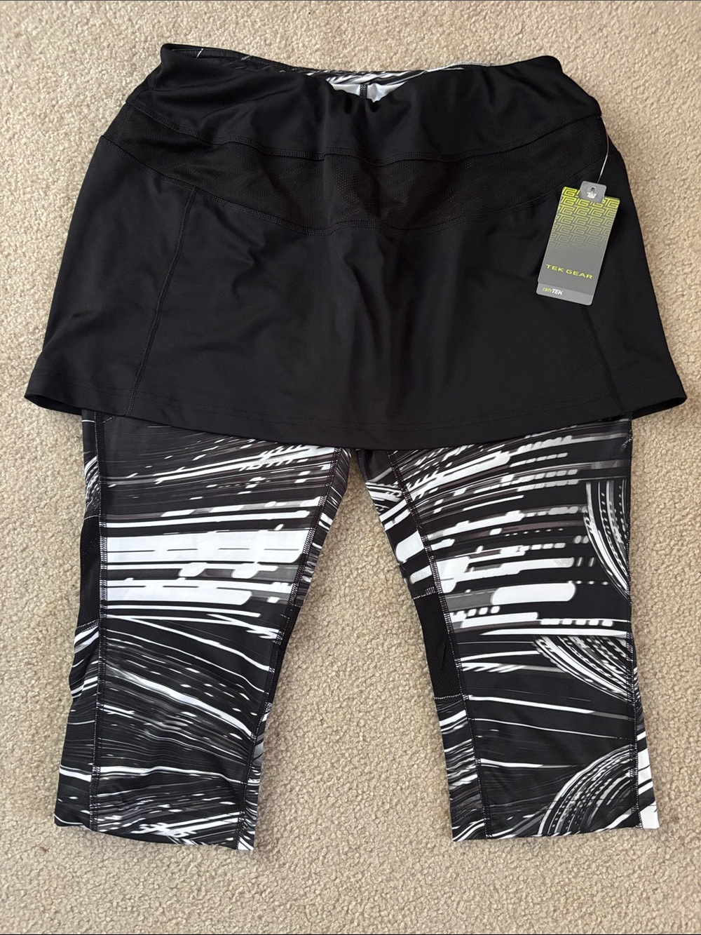 tek gear Black Skort with Black & White Patterned Leggings Attached Large NWT